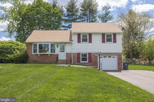 62 Highland Dr, Southampton, PA 18954-1824