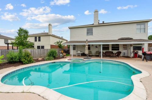 1612 Marble Cove Ln, Denton TX  76210-5820 exterior