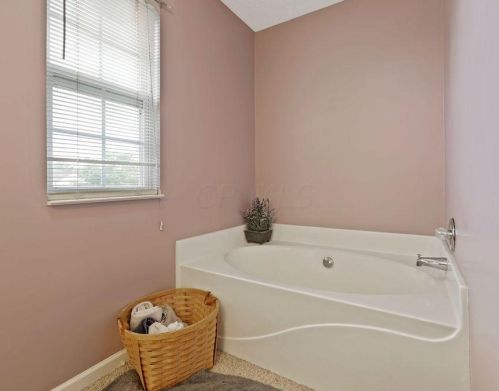 438 Wagon Ave, Pataskala OH  43062-8060 exterior