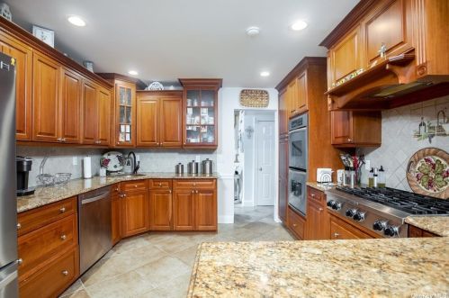 10 Wood Sorrell Ln, Elwood, NY 11731-4737