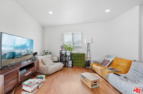 327 Madison Way, Glendale CA  91205-3340 exterior