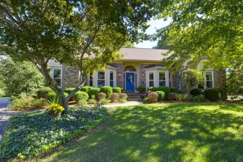 2601 Fallen Leaf Ct, Louisville, KY 40241-6226