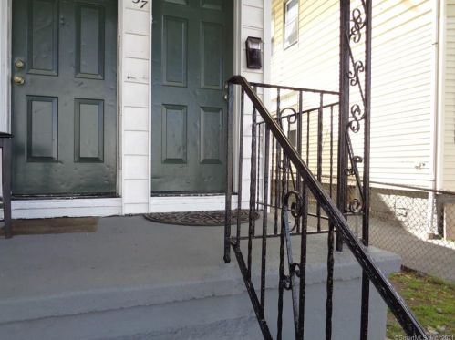 535 Park St, Bridgeport, CT 06608-1109