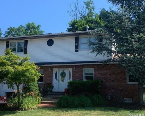 4 Leghorn Ct, Huntington Station NY  11746-2857 exterior