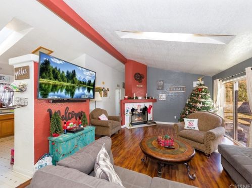 20143 Edgewater Dr, Santa Clarita, CA 91351-5774