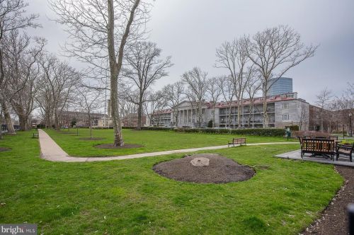 500 Admirals Way, Philadelphia PA  19146-5223 exterior