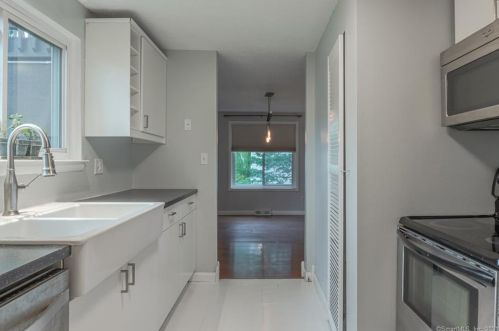 44 Hurley Cmns, Bristol, CT 06010-5220