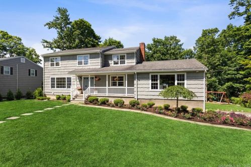 18 Vincent Ct, Stamford, CT 06905-4016