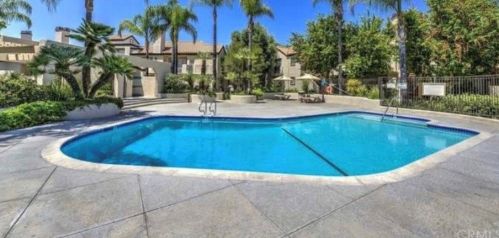 24101 Del Monte Dr, Santa Clarita CA  91355-3867 exterior