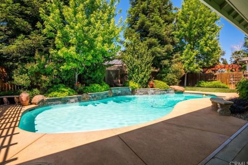 416 Southbury Ln, Chico CA  95973-8230 exterior