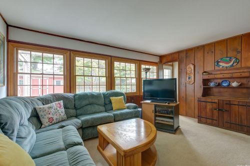 67 Lion Ln, Westbury NY  11590-6330 exterior