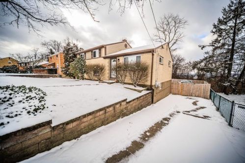 142 Xavier Dr, Verona, PA 15147-2824