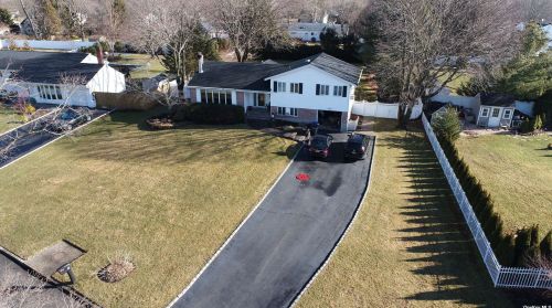 10 Manning Dr, Elwood, NY 11731-5415