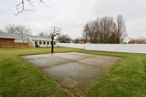 1030 Amboise Dr, Marion OH 43302-6614 exterior