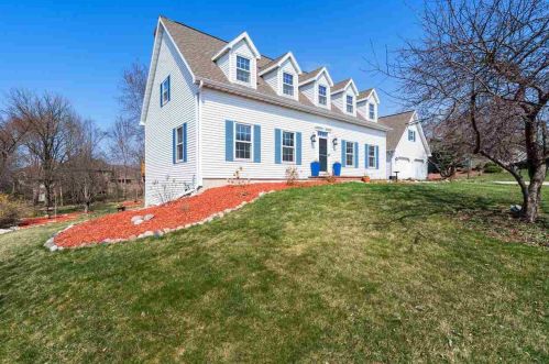 1405 Bay Highlands Dr, Green Bay, WI 54311-7358