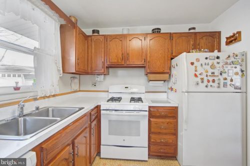 7612 Pollen St, Lorton VA  22079-1636 exterior