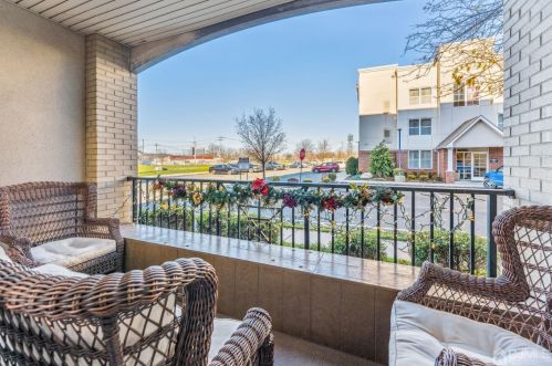 111 Regency Pl, Woodbridge NJ  07095-1030 exterior