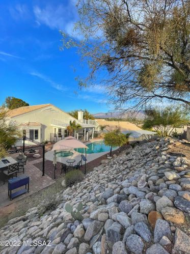 3761 Meadow Briar Dr, Tucson, AZ 85741-5400