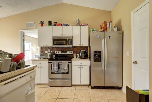 421 Oleander Ave, Fort Pierce FL  34952-1343 exterior