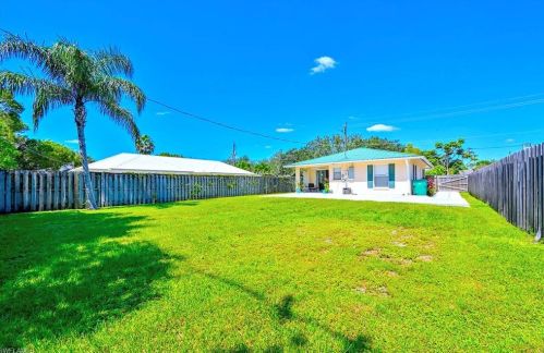 862 99th Ave, Naples, FL 34108-2234