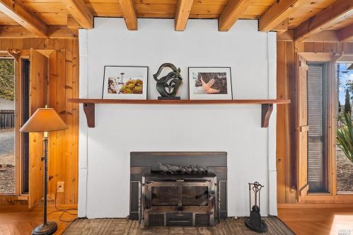 1233 Gloria Dr, Santa Rosa CA 95407-7483 exterior