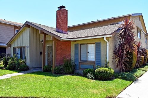 440 San Antonio Dr, Long Beach, CA 90807-2762