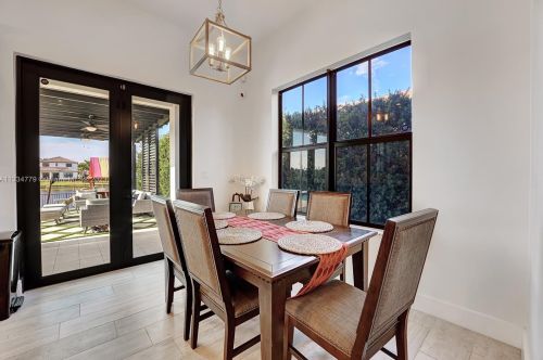 8297 28th St, Hollywood FL  33024-3187 exterior