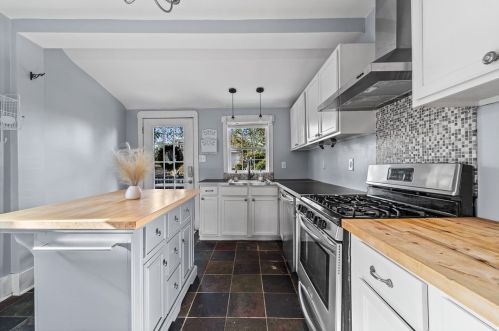 221 Cochran Rd, Pittsburgh PA  15228-1327 exterior