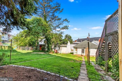 325 1st Ave, Red Lion PA  17356-1517 exterior