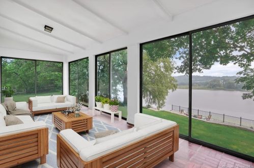 93 Boulevard Dr, Danbury CT  06810-7254 exterior