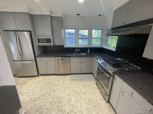 162 Wyndcliffe Rd, Scarsdale, NY 10583-4724