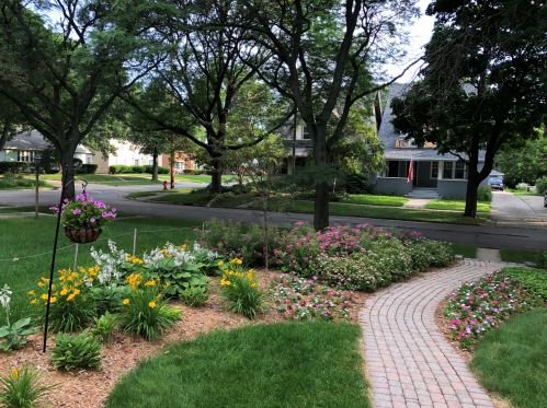 8219 Red Arrow Ct, Milwaukee WI 53213-3023 exterior