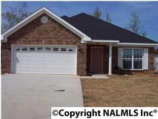 1540 Fieldstone Cir, Decatur AL  35603-3125 exterior