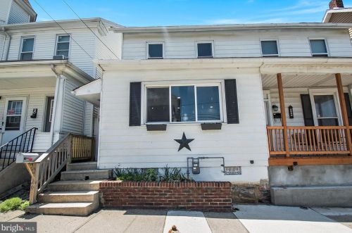16 2nd St, Slatington, PA 18080-1843