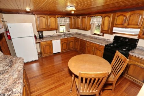 566 Stonetown Rd, Skyline Lakes NJ  07456-1311 exterior