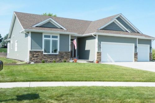 9518 Hawthorne Dr, Sturtevant, WI 53177-3811