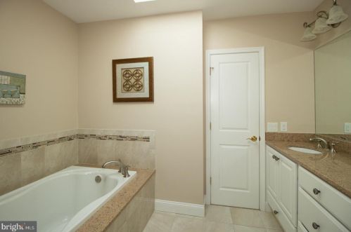 501 Sayre Dr, Princeton NJ  08540-5855 exterior