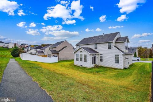 2519 Codorus Ln, Spring Grove, PA 17362-9102