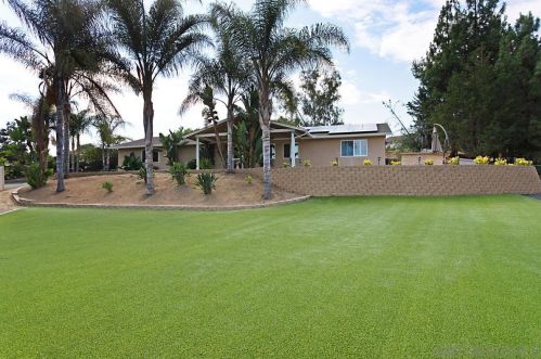 1055 Lime Pl, Vista, CA 92081-7426
