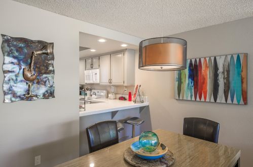 4 Tortosa Dr, Rancho Mirage CA  92270-4751 exterior