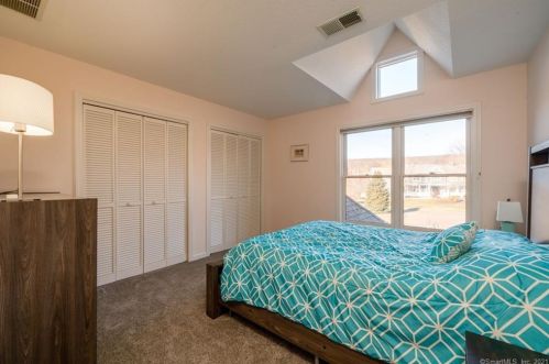 80 Olander Ln, Middletown CT 06457-1574 exterior