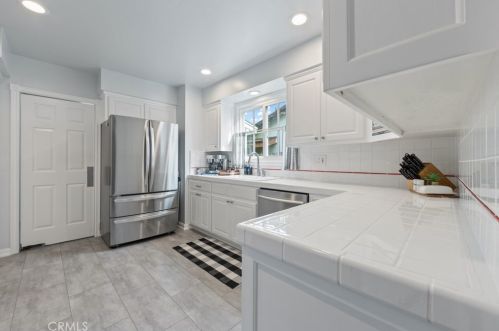 6880 10th St, Long Beach CA  90815-4930 exterior