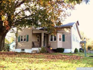 12 Town Hall Pl, Ghent, NY 12075-1230