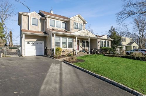 23 Byrd Ct, San Remo, NY 11754-4511