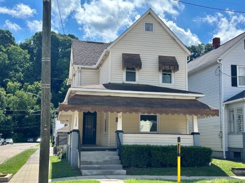 1138 6th Ave, Ford City, PA 16226-1218