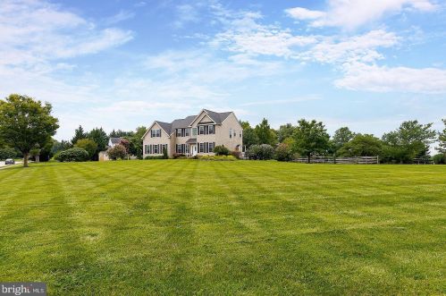 1 Helen Lois Ct, Pilesgrove NJ  08098-2639 exterior