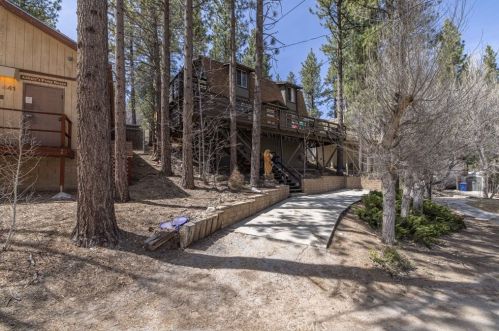437 Gold Mountain Dr, Big Bear City CA  92314 exterior