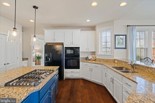 15340 Wits End Dr, Woodbridge VA  22193-5889 exterior