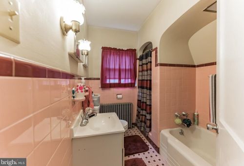 320 Delaware Ave, Lansdale PA 19446-3420 exterior