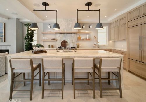 209 Crystal Ave, Newport Beach CA  92662-1313 exterior